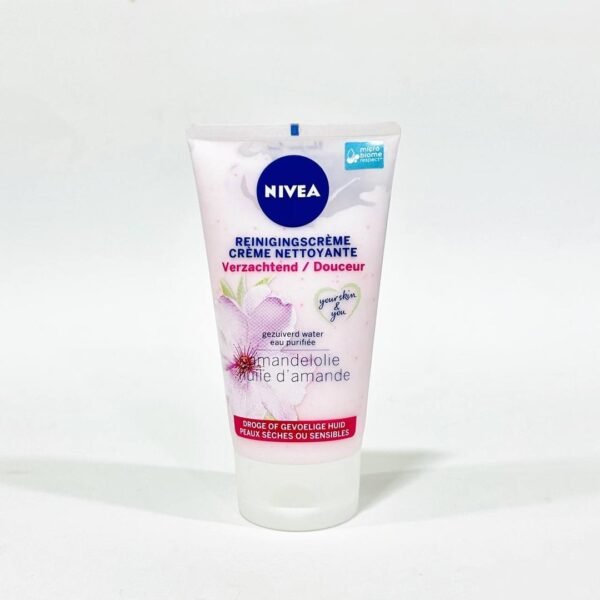 CRÈME NETTOYANTE VISAGE À L’HUILE D’AMANDE – NIVEA