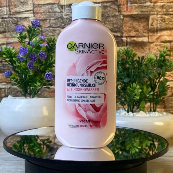 GARNIER SKIN ACTIVE LAIT NETTOYANT AVEC L’EAU DES ROSE 200ML